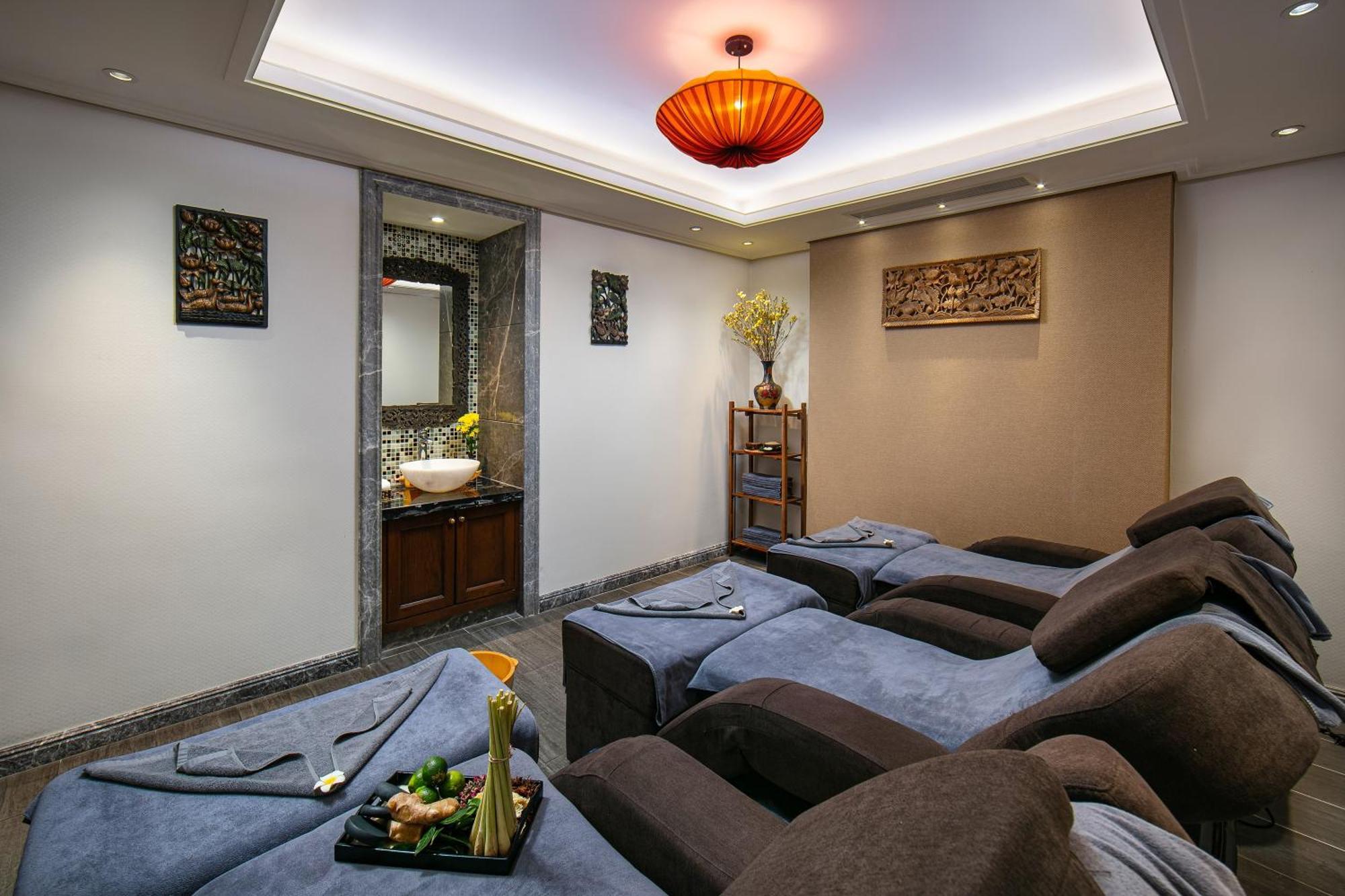 San Grand Khách sạn
